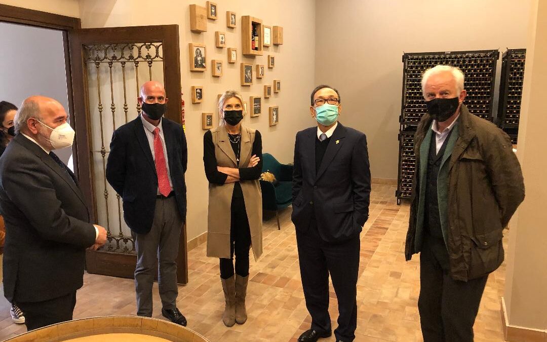 EL EMBAJADOR DE TAIWÁN EN ESPAÑA VISITA LA DOP CALATAYUD